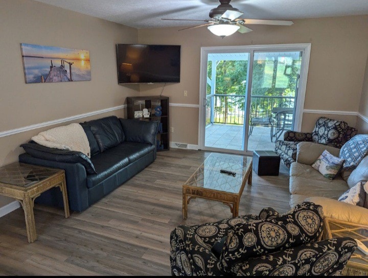 Lakefront sunsets~large dock~Kayaks&SUP~Game Room - Moneta Lakefront sunsets~large dock~Kayaks&SUP~Game Room - Moneta