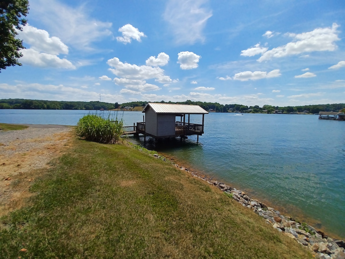 Lakefront sunsets~large dock~Kayaks&SUP~Game Room - Moneta Lakefront sunsets~large dock~Kayaks&SUP~Game Room - Moneta