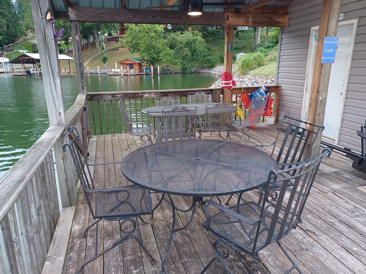 Lakefront sunsets~large dock~Kayaks&SUP~Game Room - Moneta Lakefront sunsets~large dock~Kayaks&SUP~Game Room - Moneta