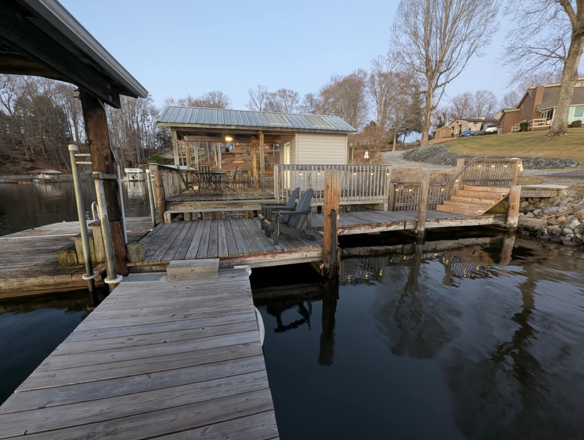 Lakefront sunsets~large dock~Kayaks&SUP~Game Room - Moneta Lakefront sunsets~large dock~Kayaks&SUP~Game Room - Moneta