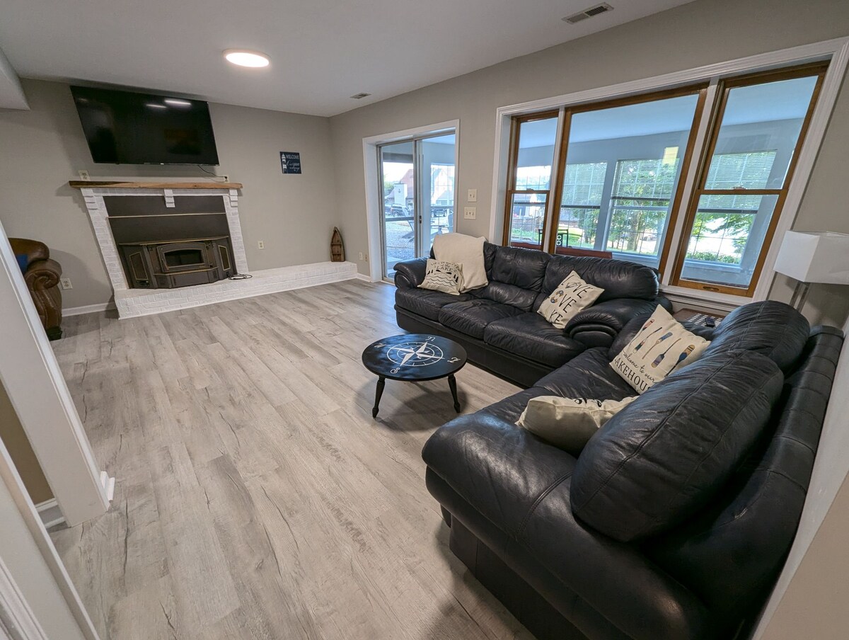Lakefront sunsets~large dock~Kayaks&SUP~Game Room 
