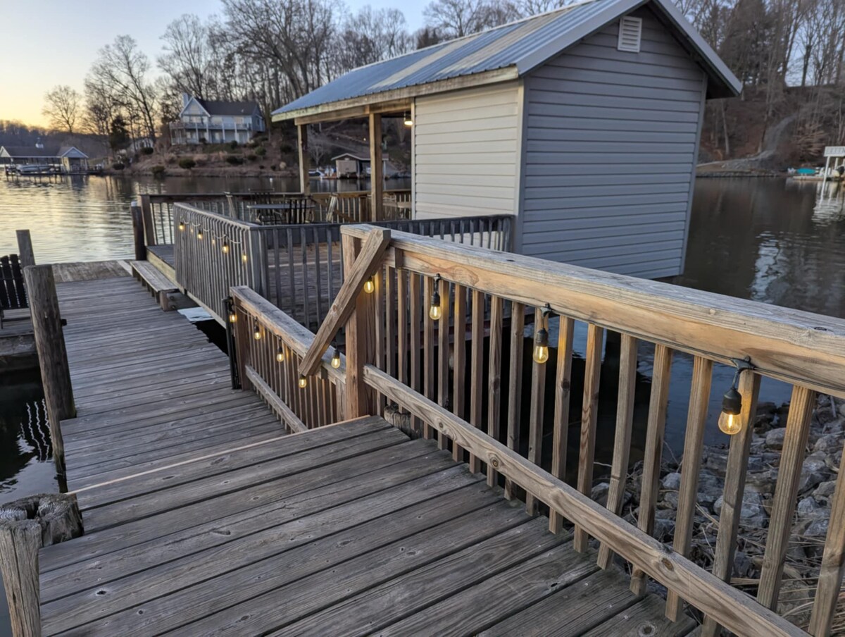 Lakefront sunsets~large dock~Kayaks&SUP~Game Room 
