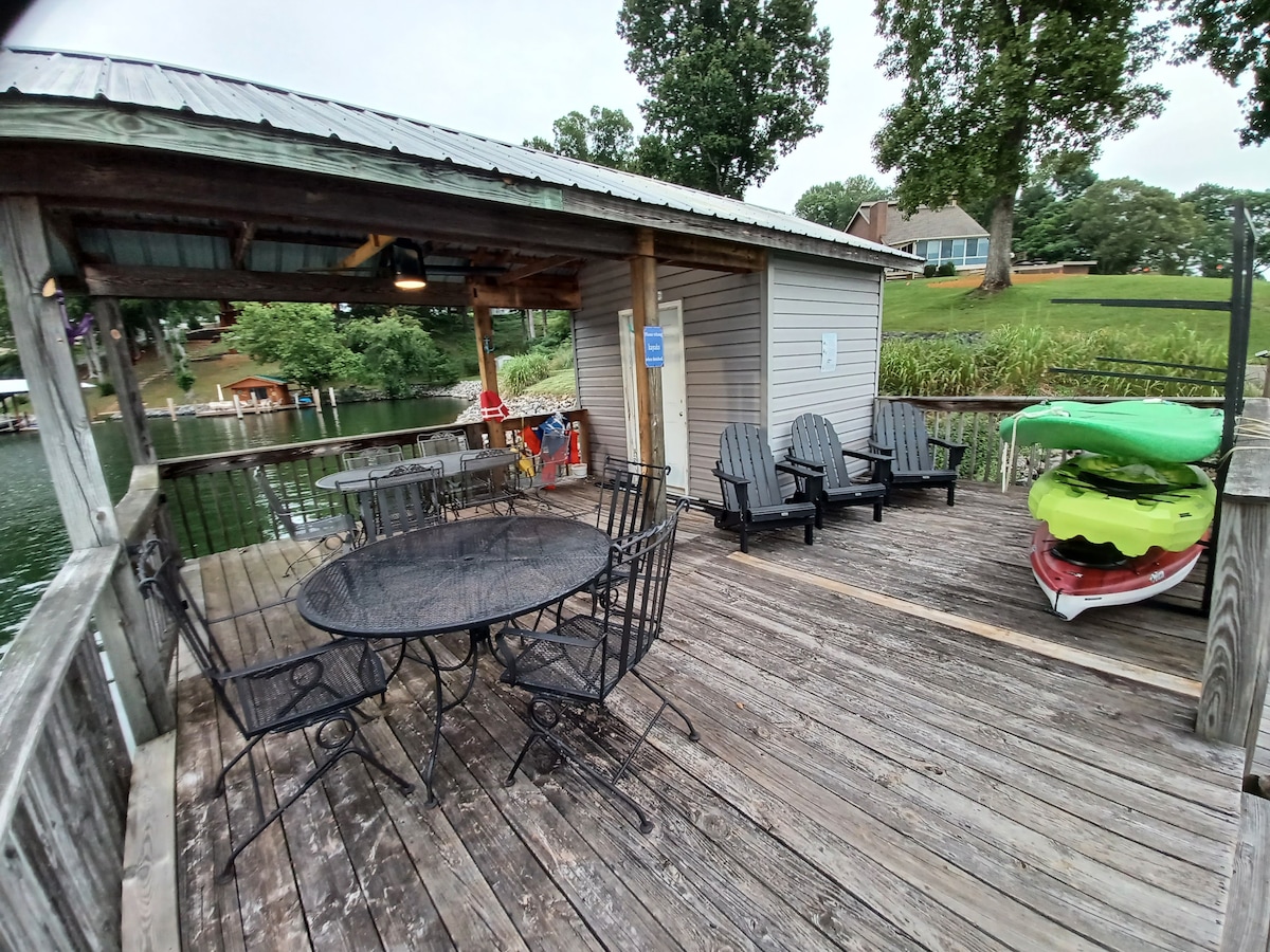 Lakefront sunsets~large dock~Kayaks&SUP~Game Room - Moneta Lakefront sunsets~large dock~Kayaks&SUP~Game Room - Moneta