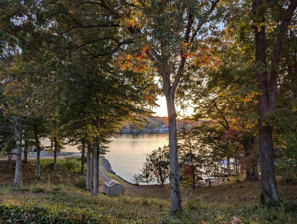 Lakefront sunsets~large dock~Kayaks&SUP~Game Room - Moneta Lakefront sunsets~large dock~Kayaks&SUP~Game Room - Moneta
