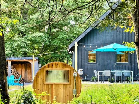 Picture yourself spending a perfect evening in the backyard—relaxing in the barrel sauna, sharing a meal with friends at the dining table (seats 8) under charming bistro lights, and unwinding by the firepit as the stars come out. Perfect night! 