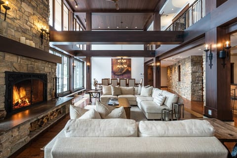 Penthouse, 9 bdr ski in/out, steps to Village