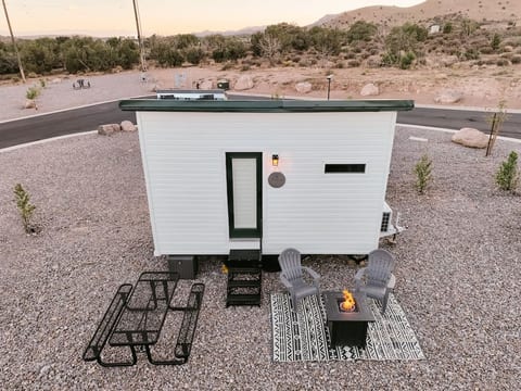 Stargazer Tiny House - Near Zion - Pool/Pickleball