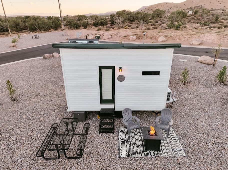 Stargazer Tiny House - Near Zion - Pool/Pickleball - Toquerville