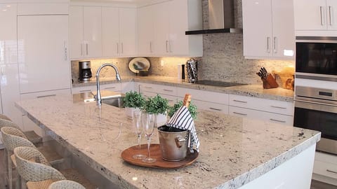 Chef's kitchen, fully equipped