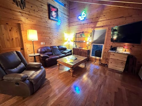 High N Helen, Chicken Cabin*Hot Tub*Vibe Bed*View