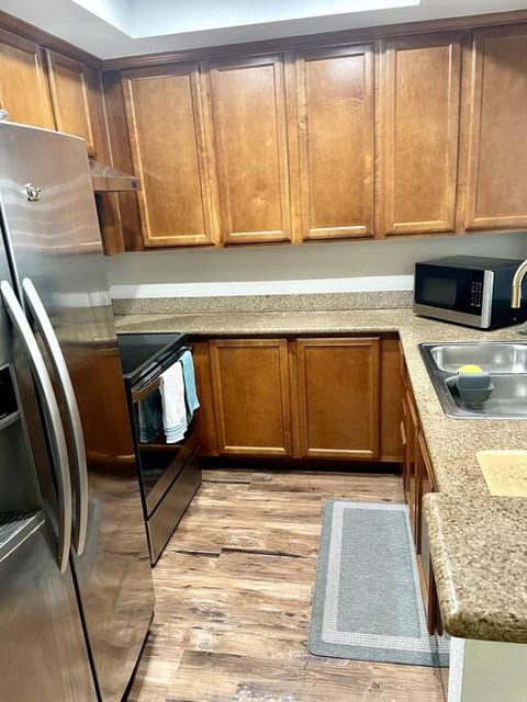 Oceanside Cozy B - 2 miles from beaches