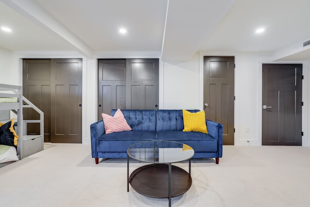 Entertainment Haven / Pool Table