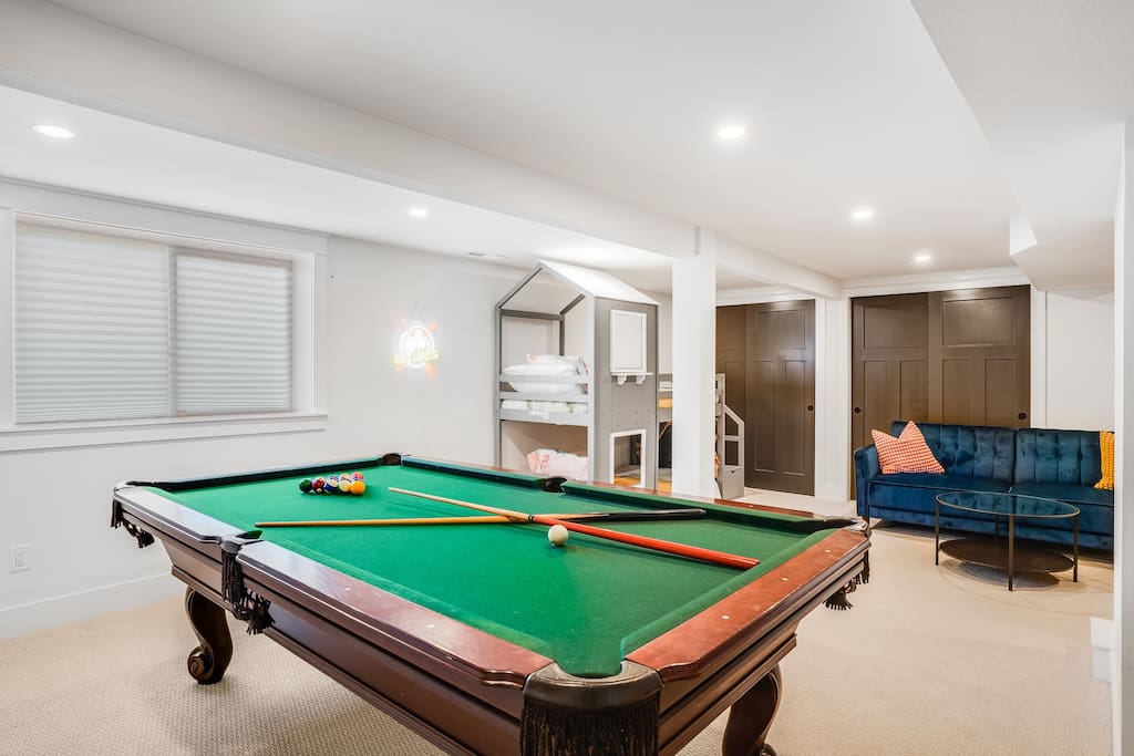 Entertainment Haven / Pool Table