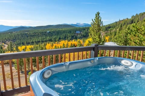 Hot-tub with a view!
