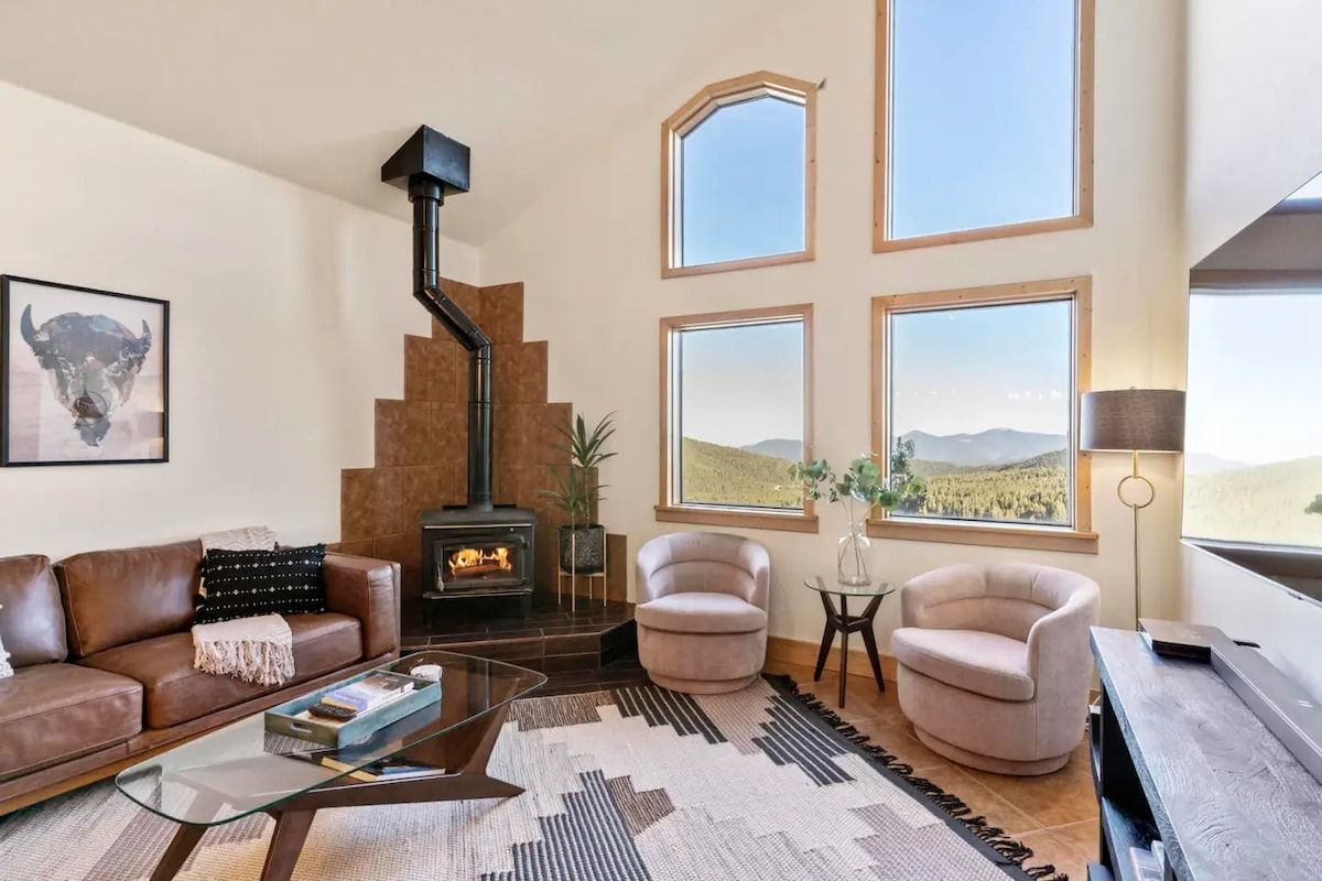 Upstairs Living Room with views for miles!