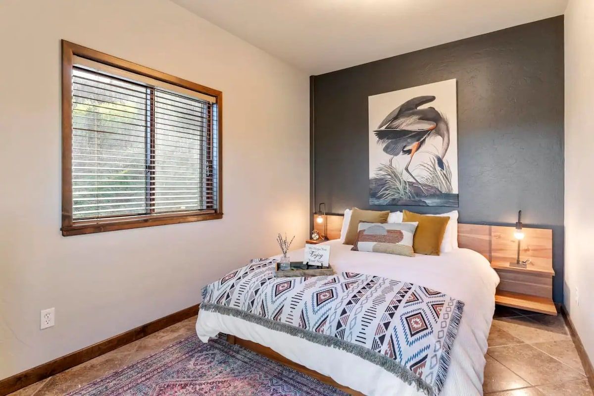 Downstairs Guest Queen Bedroom