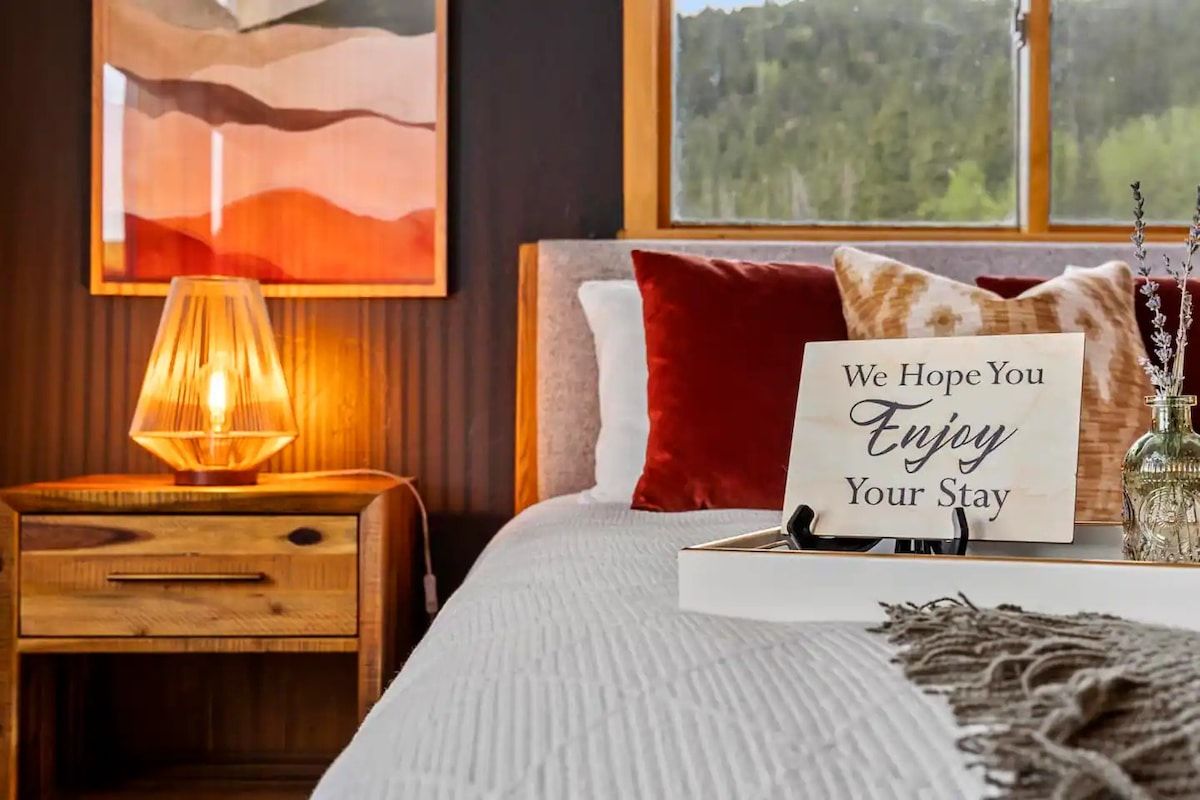 Creekside Escape • Hot Tub, Games & Amazing Views! image 20