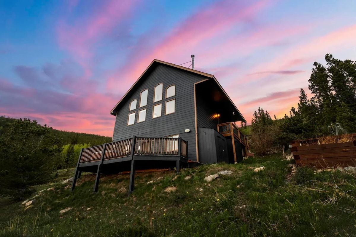 Creekside Escape • Hot Tub, Games & Amazing Views! image 6