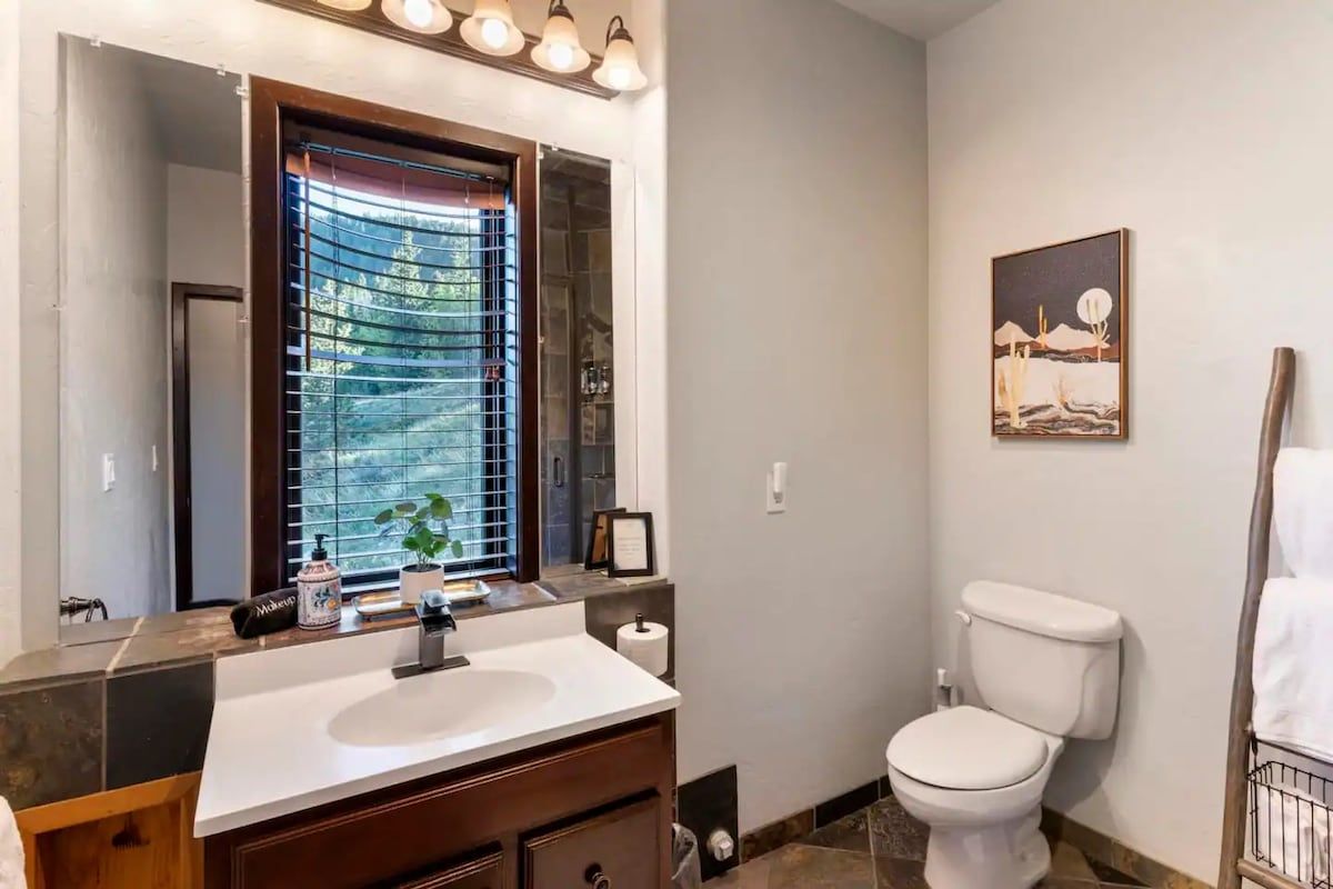Downstairs Bathroom

