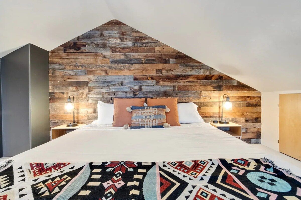 Creekside Escape • Hot Tub, Games & Amazing Views! image 25