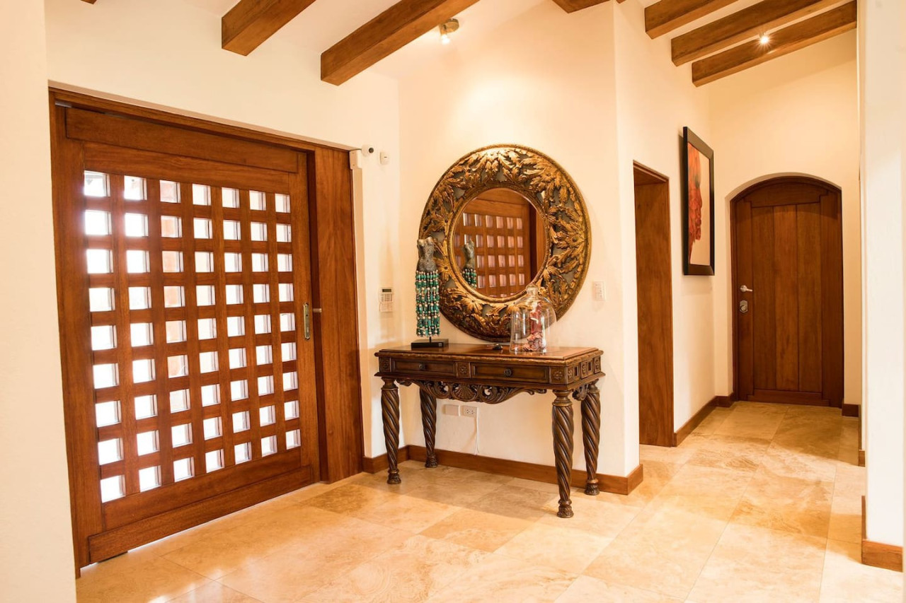 luxury-casa-guayllabamba-bbq-jacuzzi-gym-piscina/