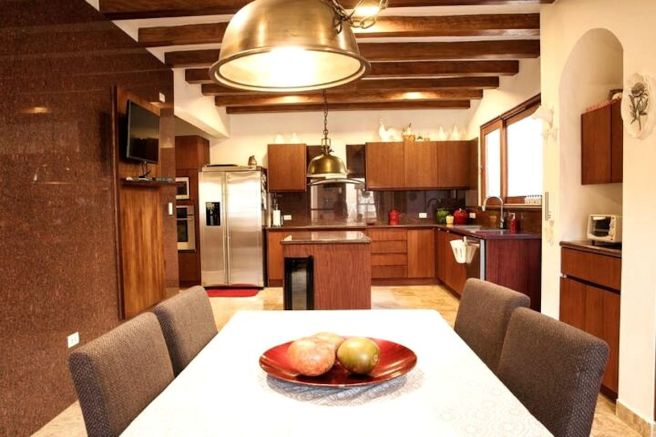 luxury-casa-guayllabamba-bbq-jacuzzi-gym-piscina/