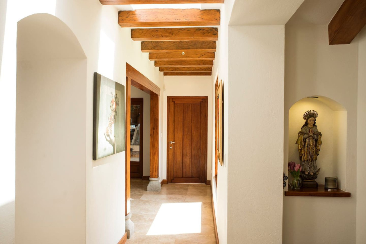 luxury-casa-guayllabamba-bbq-jacuzzi-gym-piscina/