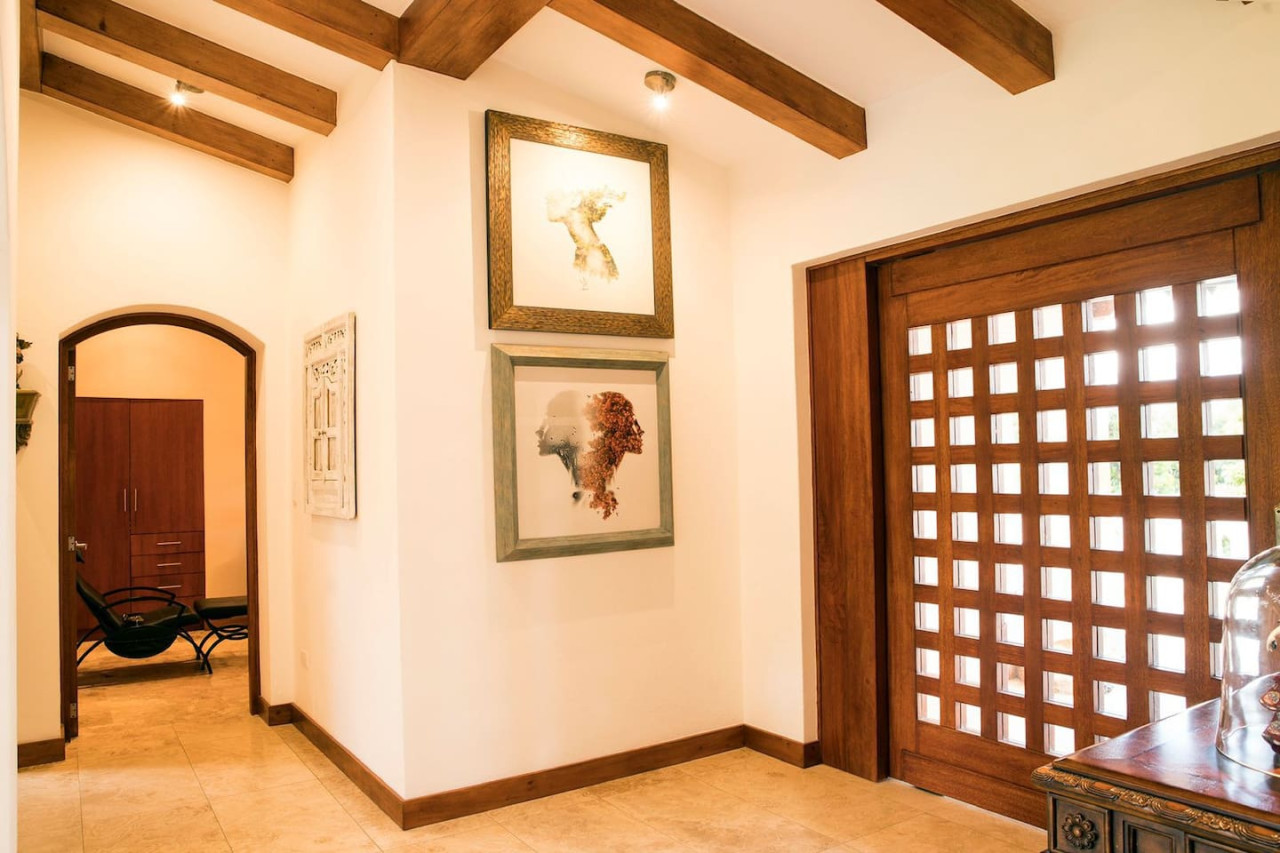 luxury-casa-guayllabamba-bbq-jacuzzi-gym-piscina/