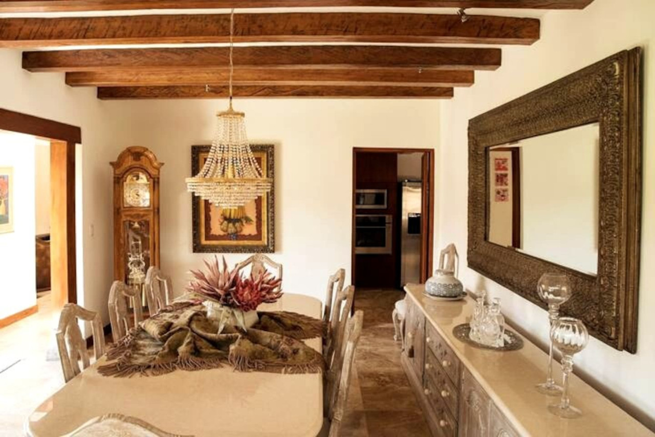 luxury-casa-guayllabamba-bbq-jacuzzi-gym-piscina/