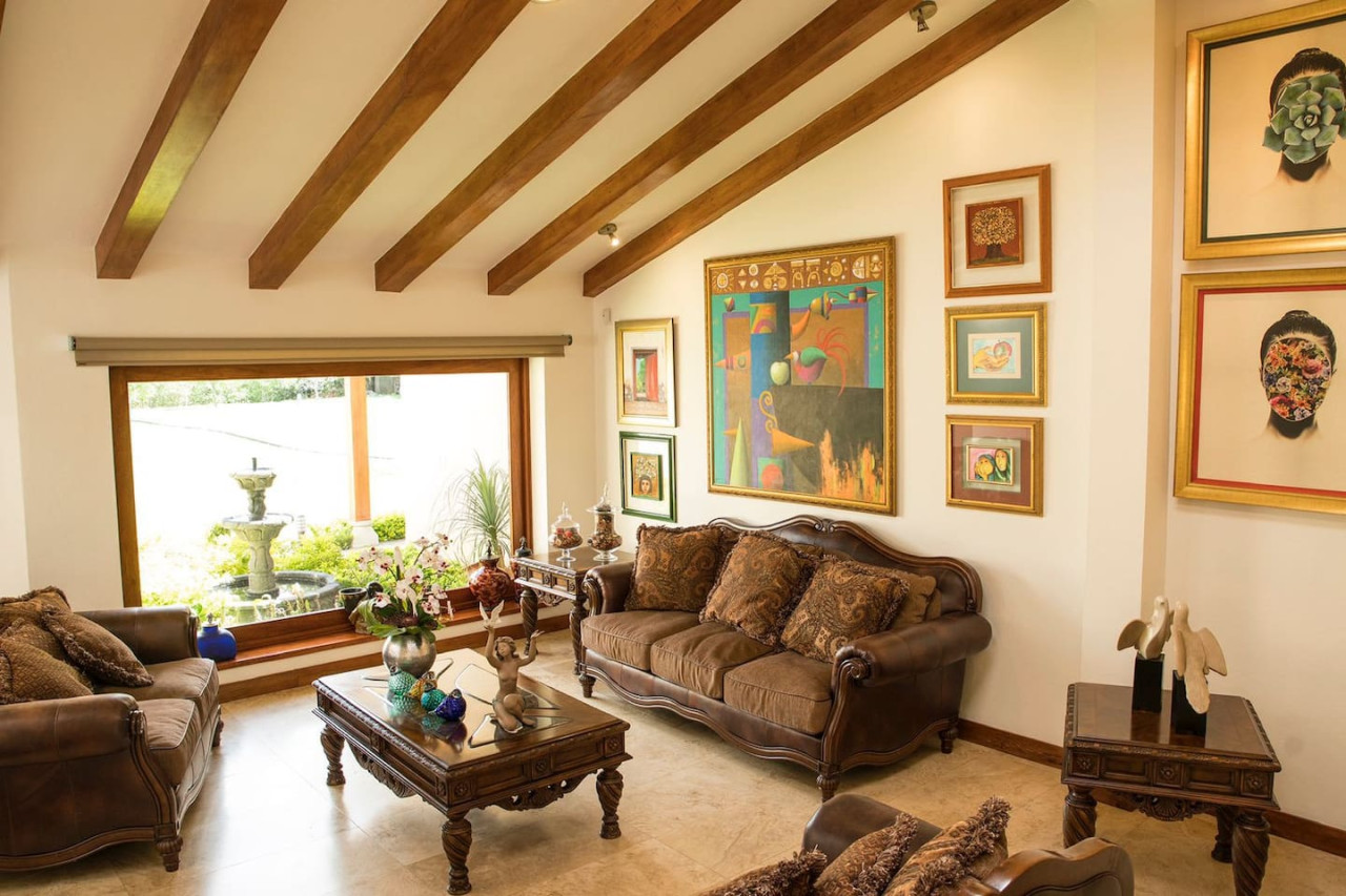 luxury-casa-guayllabamba-bbq-jacuzzi-gym-piscina/