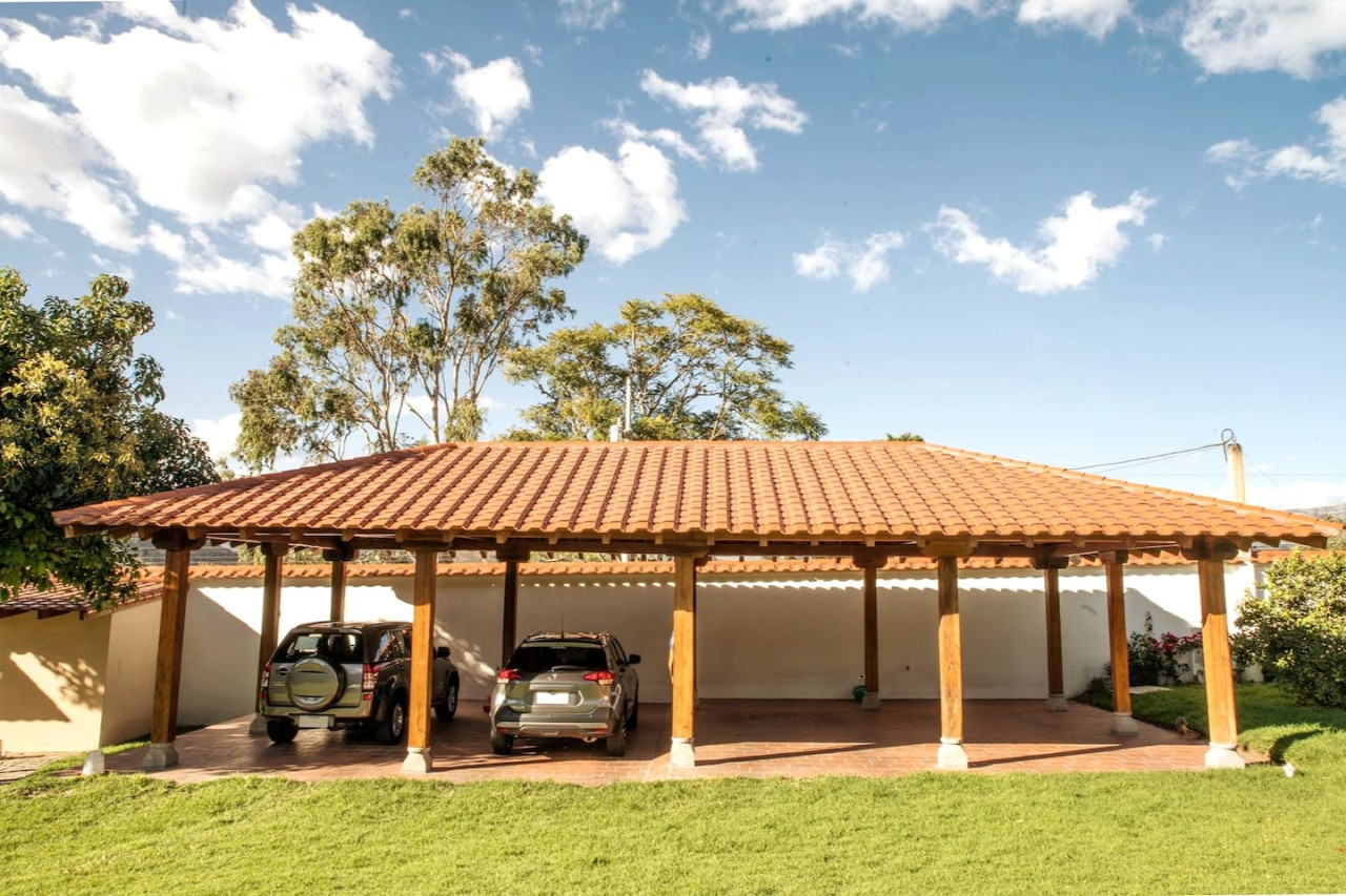 Luxury Casa Guayllabamba - BBQ Jacuzzi Gym Piscina - Quito