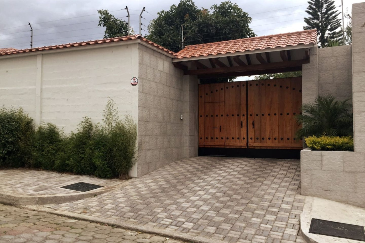 Luxury Casa Guayllabamba - BBQ Jacuzzi Gym Piscina - Quito