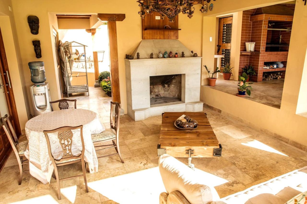 Luxury Casa Guayllabamba - BBQ Jacuzzi Gym Piscina - Quito