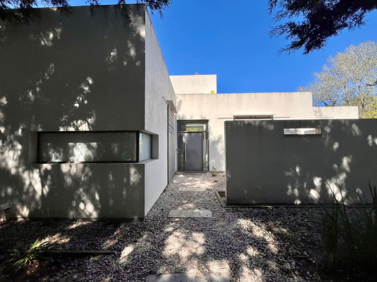 country-house-mediterranean-with-pool/