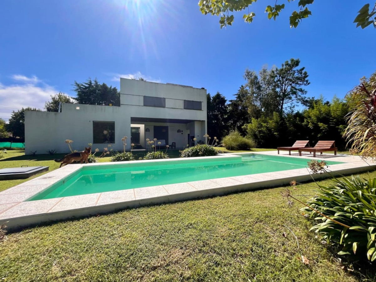 country-house-mediterranean-with-pool/