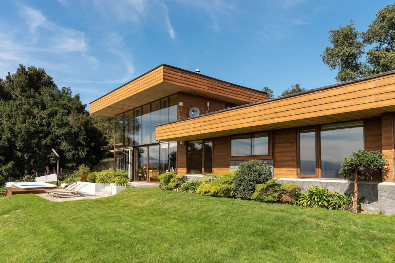 luxury-altamira-house-or-bbq-jacuzzi-pool-wifi/