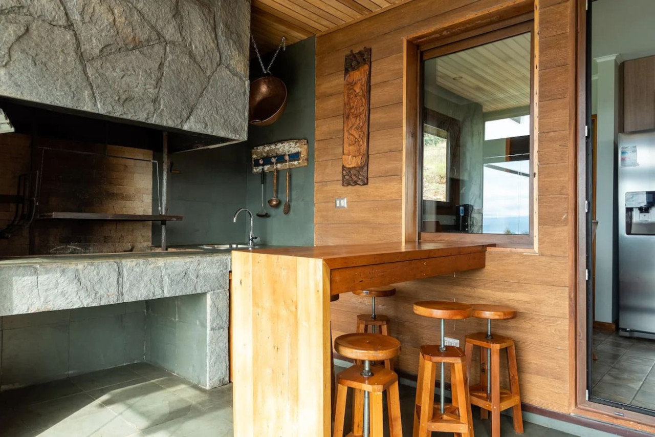 luxury-altamira-house-or-bbq-jacuzzi-pool-wifi/