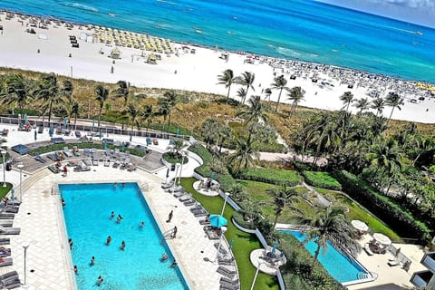 Miami South Beach ocean front  Lincoln/Collins Ave