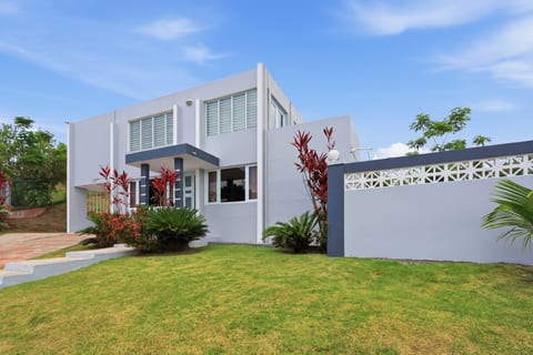 Puerto Rican Retreats - Hillside Oasis with Private Pool & Mountain Views
