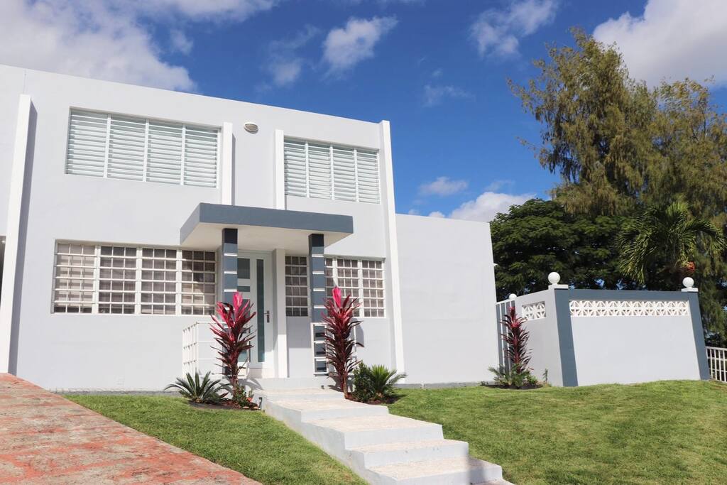 hillside-oasis-with-private-pool-and-mountain-views/