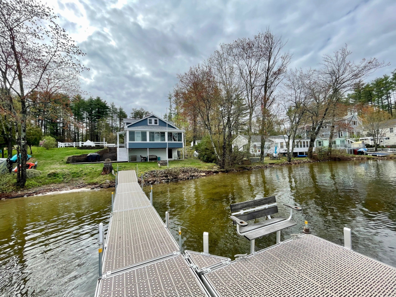 Boat slip can accommodate up to a 24ft boat Boat slip can accommodate up to a 24ft boat - Lake Winnisquam, NH - Remodeled Waterfront Home with Dock - Belmont