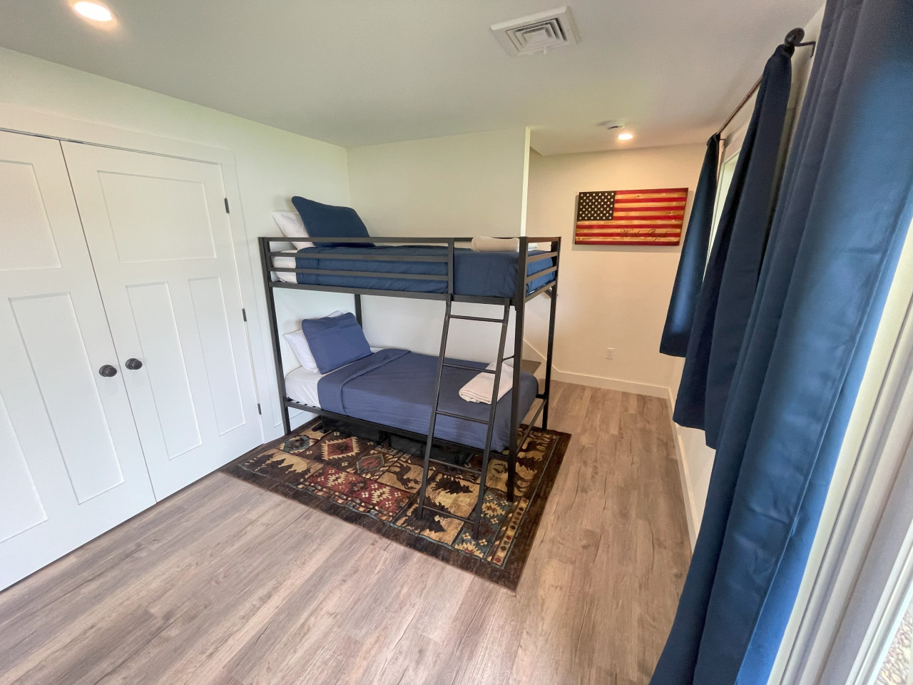 Sleeping arrangements for 4 - A set of bunk beds in addition to a queen pull out sofa bed Sleeping arrangements for 4 - A set of bunk beds in addition to a queen pull out sofa bed - Merrymeeting Lake - New Luxury Waterfront Home w/ Private Dock & A/C - New Durham