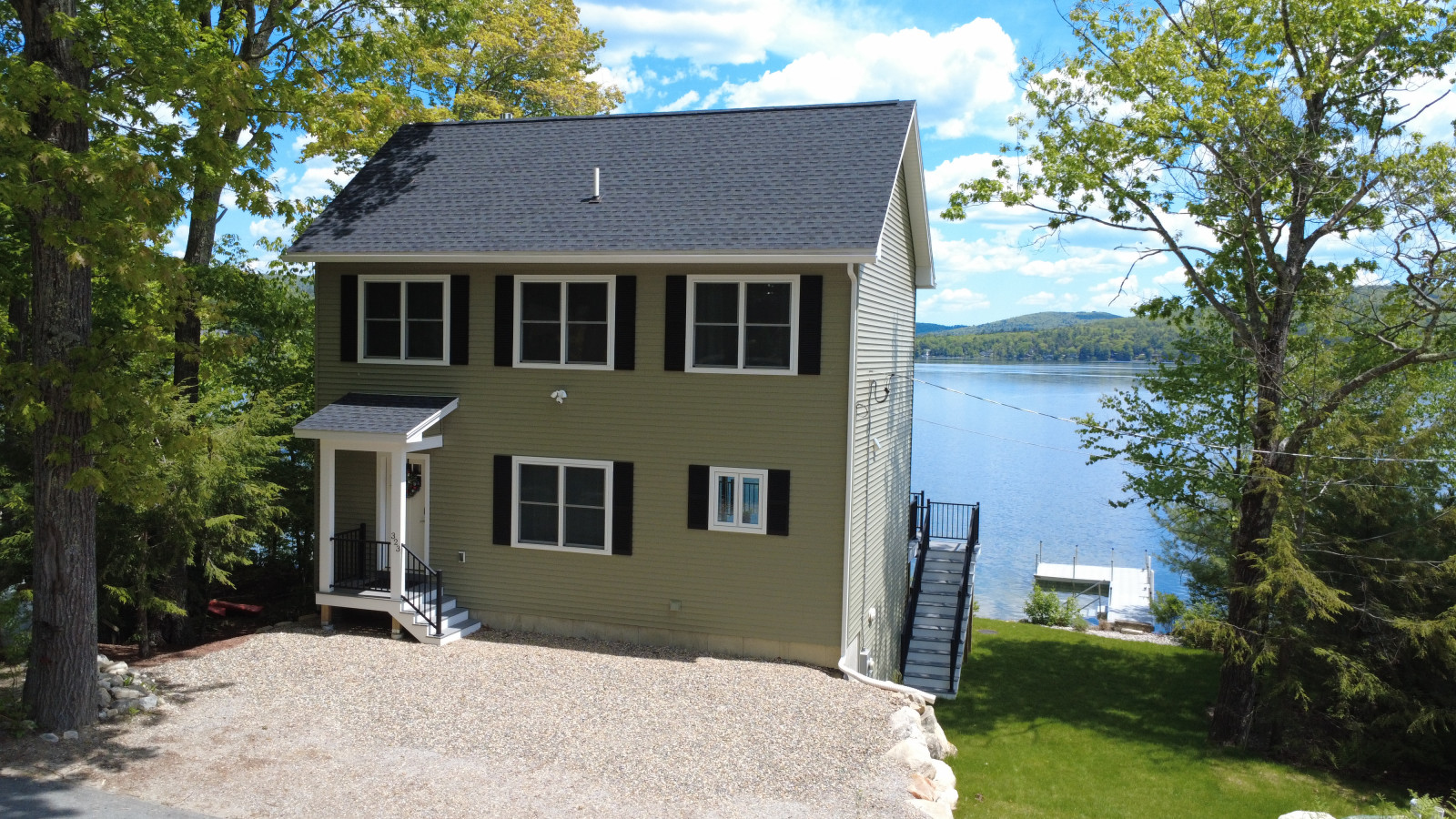 Parking for 3 cars comfortably Parking for 3 cars comfortably - Merrymeeting Lake - New Luxury Waterfront Home w/ Private Dock & A/C - New Durham