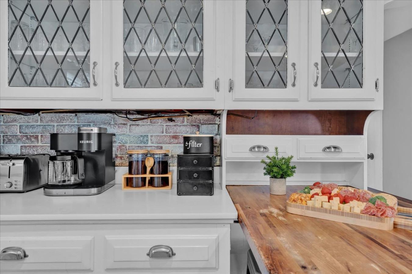 poconos-farmhouse-or-bunk-room-+-hot-tub-and-fire-pit/