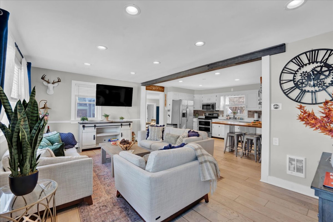 poconos-farmhouse-or-bunk-room-+-hot-tub-and-fire-pit/