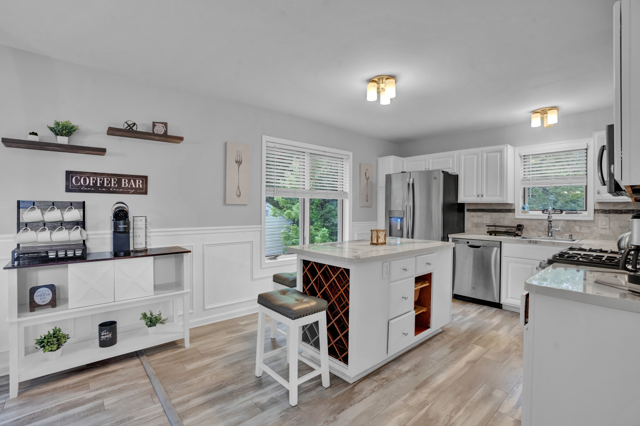 lakefront-stay-w-sauna-games-and-jacuzzi/