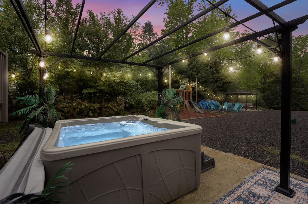 lakefront-stay-w-sauna-games-and-jacuzzi/