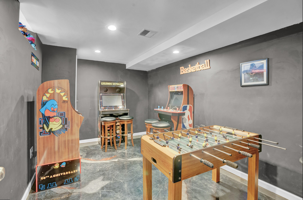 lakefront-stay-w-sauna-games-and-jacuzzi/