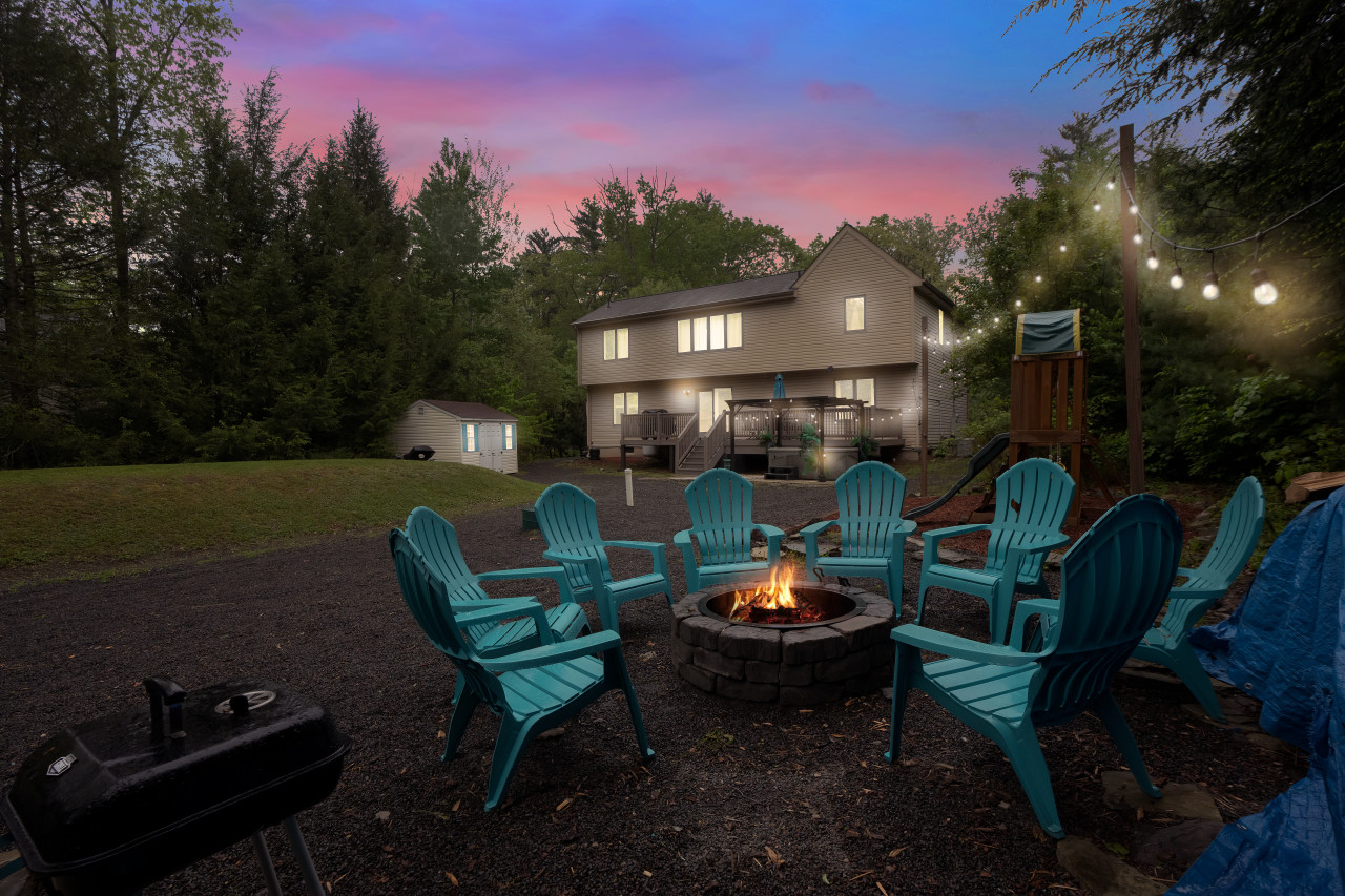 lakefront-stay-w-sauna-games-and-jacuzzi/