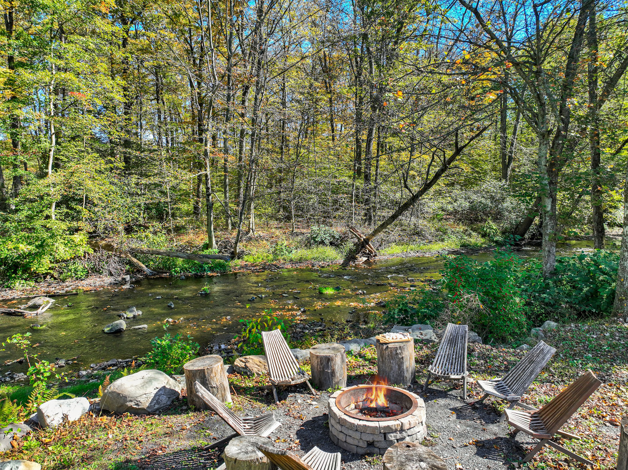 creekside-hiking-trails-treehouse-bunkroom-hot-tub/